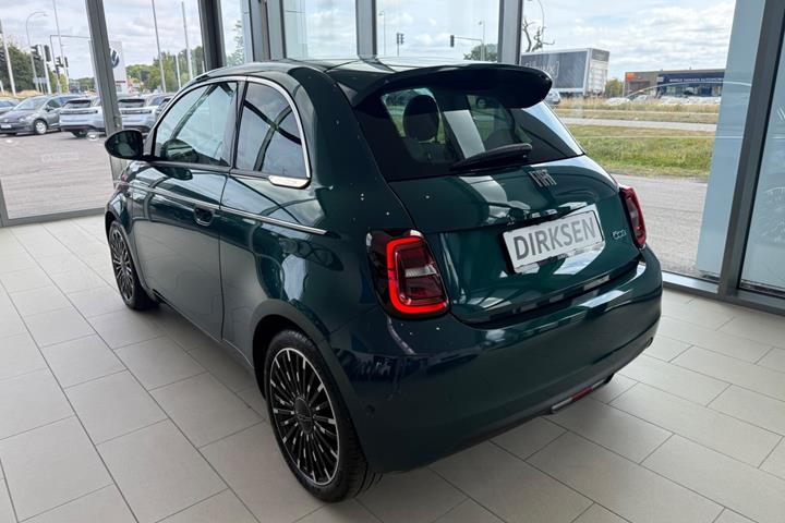 Grøn Fiat 500e fra 2023