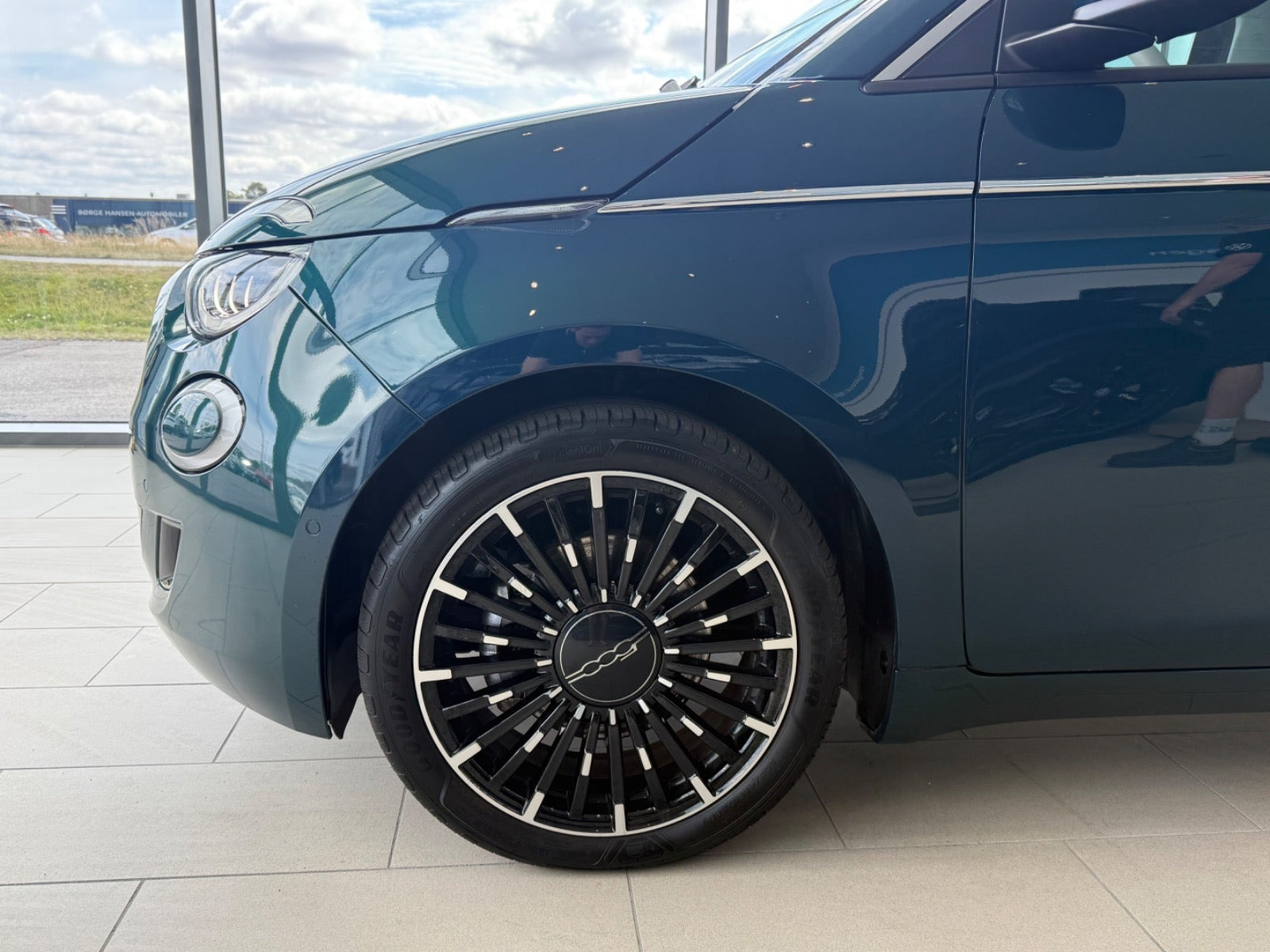 Grøn Fiat 500e fra 2023