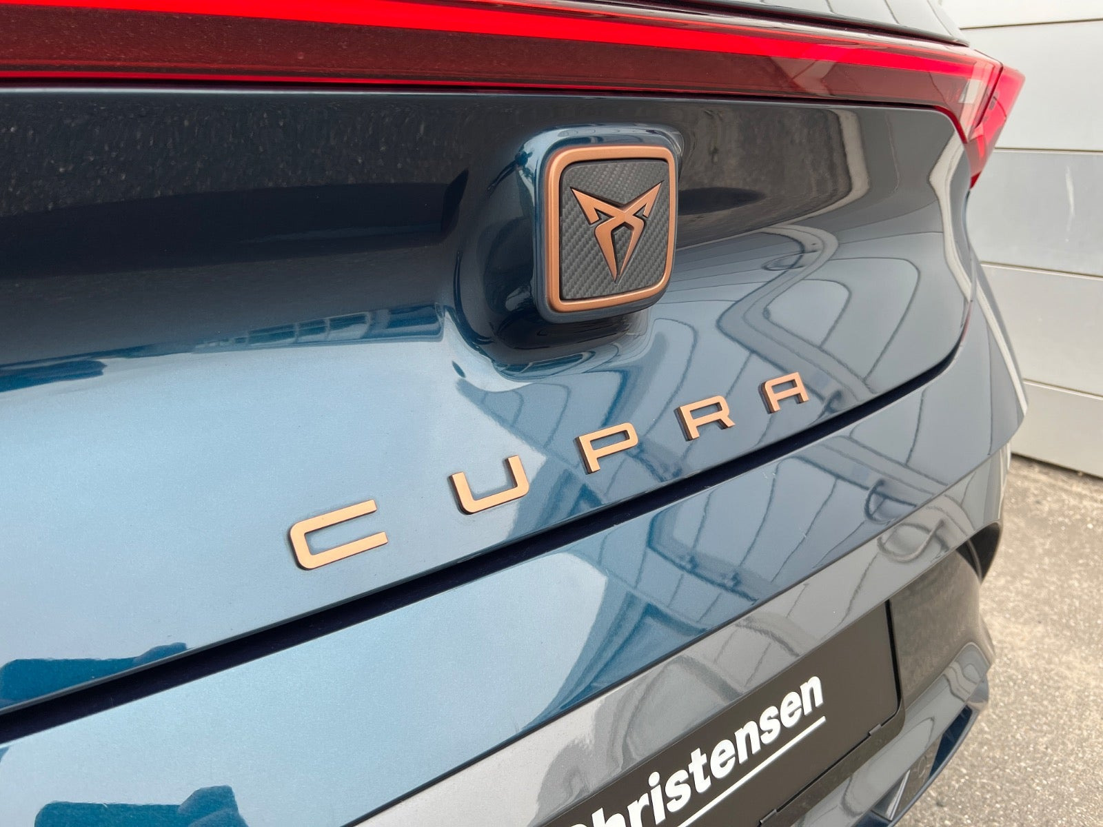 Blå Cupra Born fra 2023