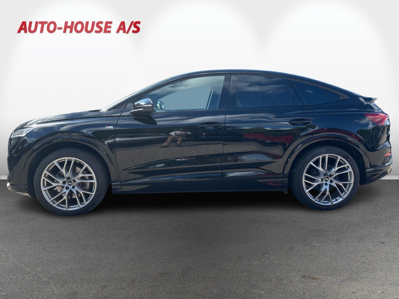 Sort Audi Q4 e-tron fra 2024