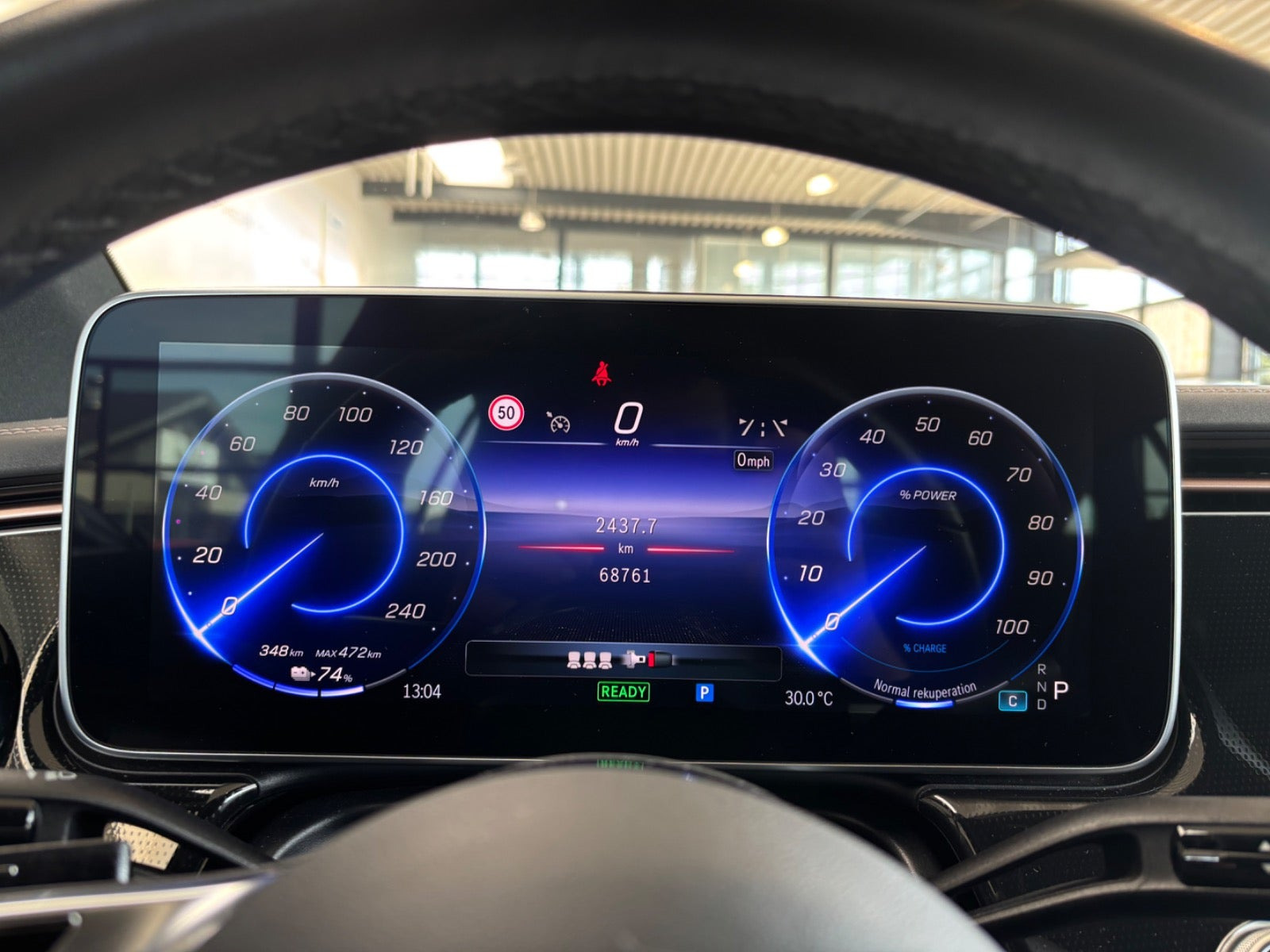 Sort Mercedes EQE300 fra 2023