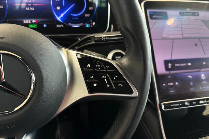 Sort Mercedes EQE300 fra 2023