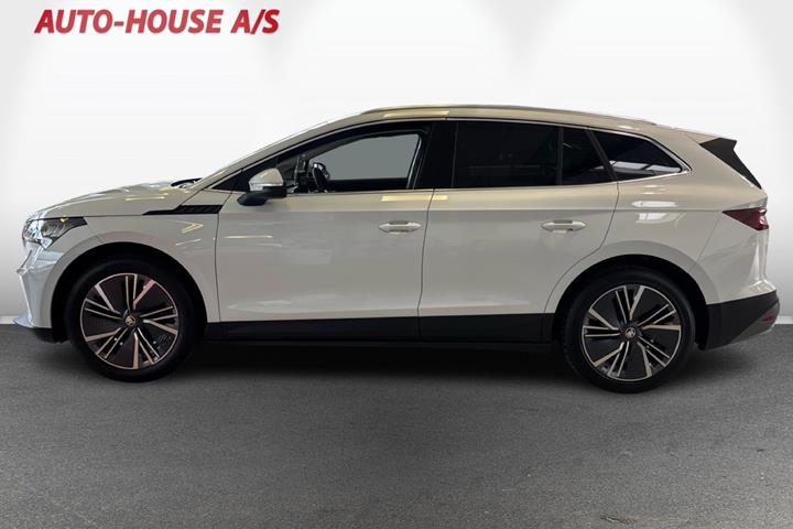 Hvid Skoda Enyaq fra 2023