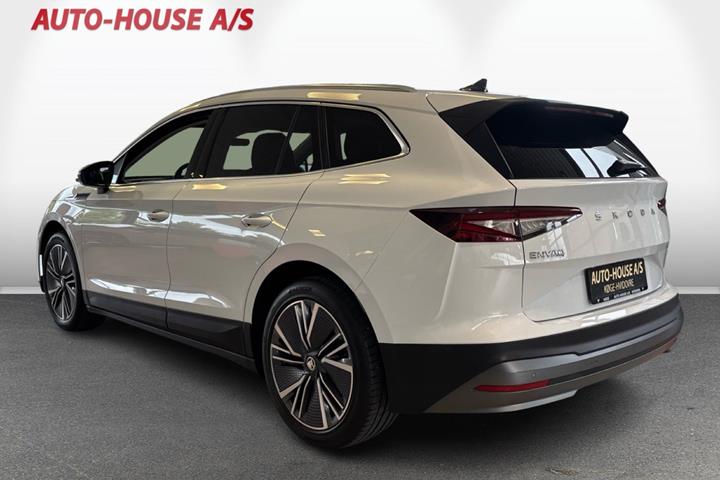 Hvid Skoda Enyaq fra 2023