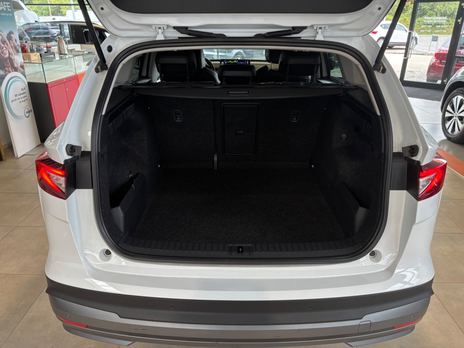 Hvid Skoda Enyaq fra 2023