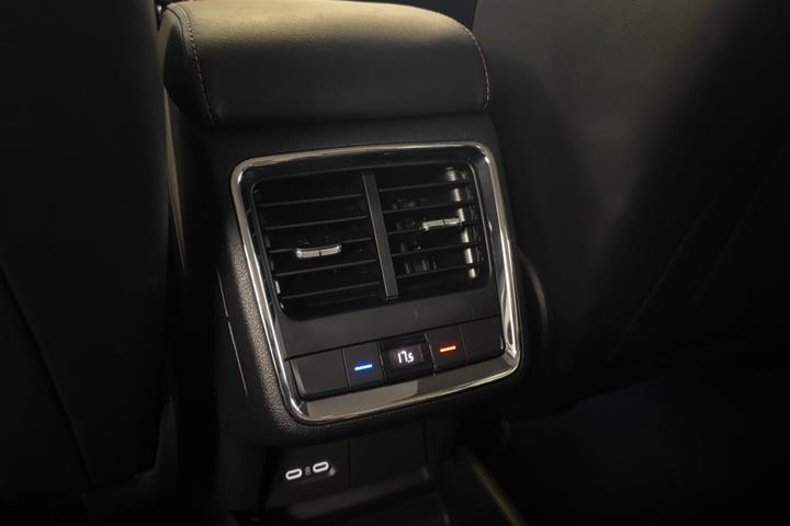 Hvid Skoda Enyaq fra 2023