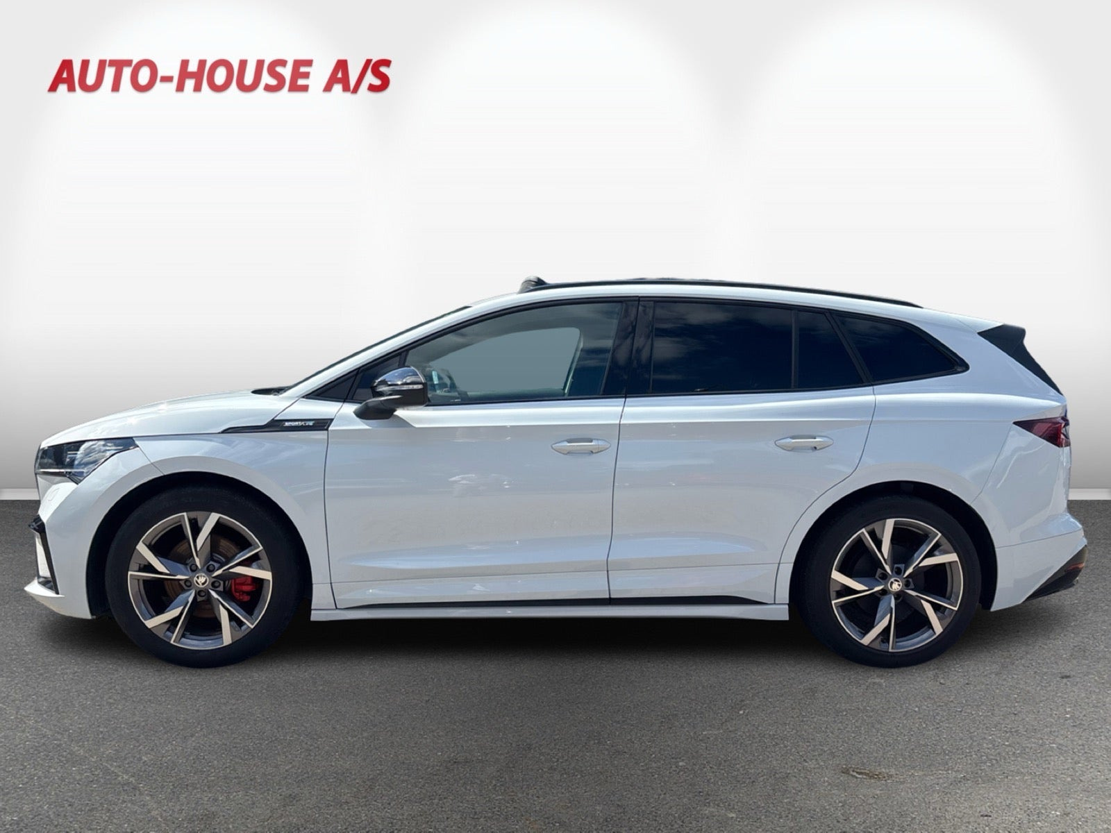 Hvid Skoda Enyaq fra 2024