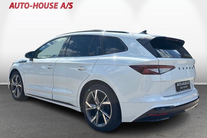 Hvid Skoda Enyaq fra 2024