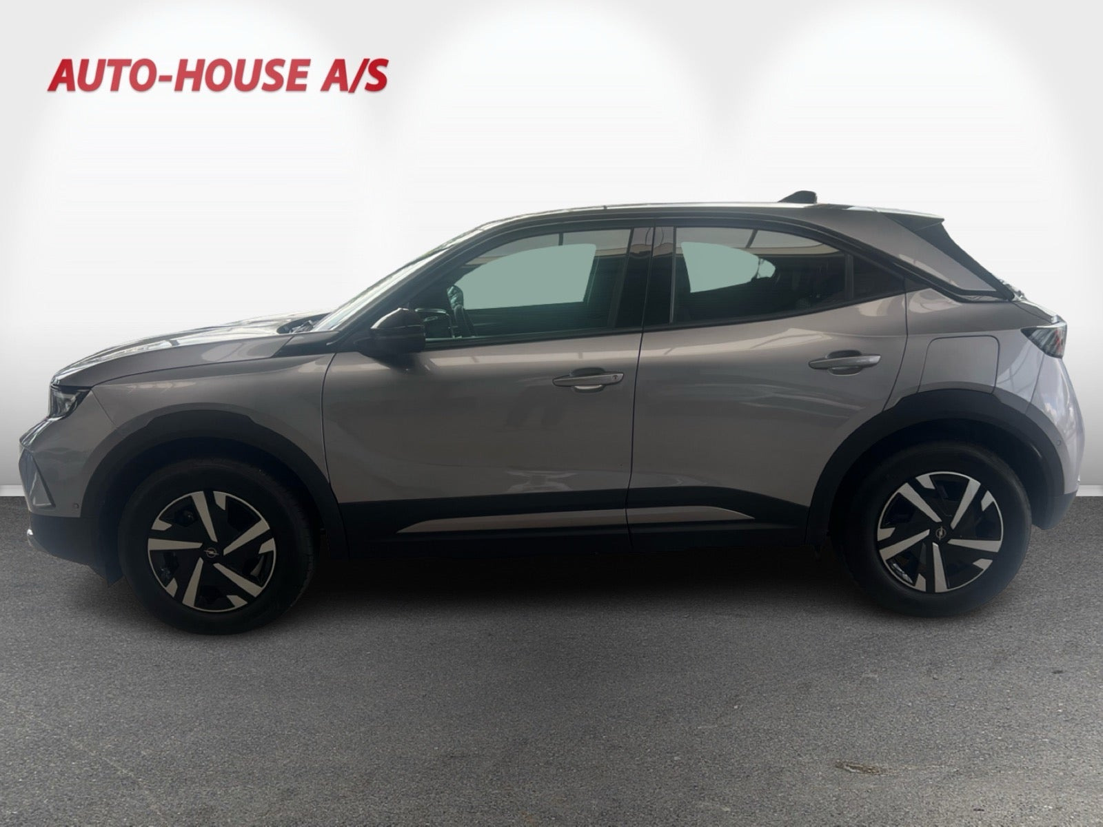 Sølv Opel Mokka-e fra 2025