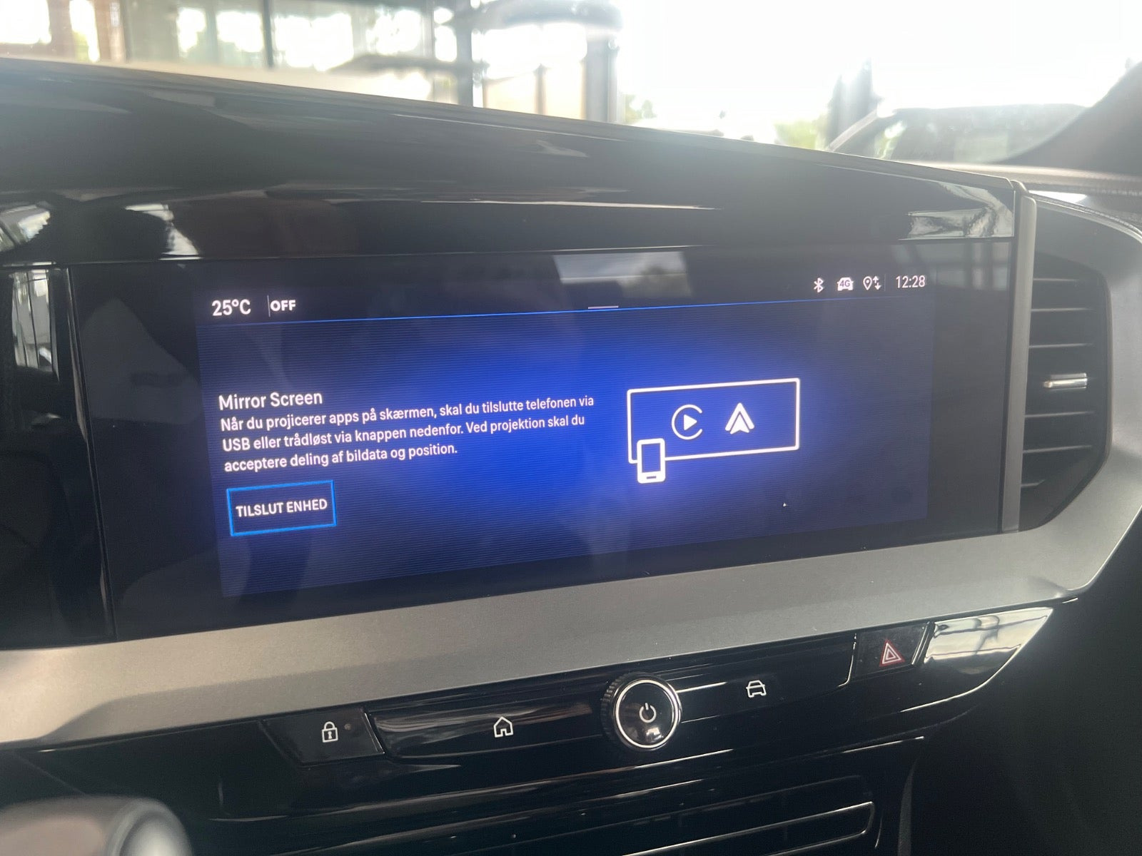 Sølv Opel Mokka-e fra 2025