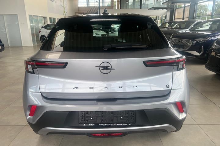 Sølv Opel Mokka-e fra 2025