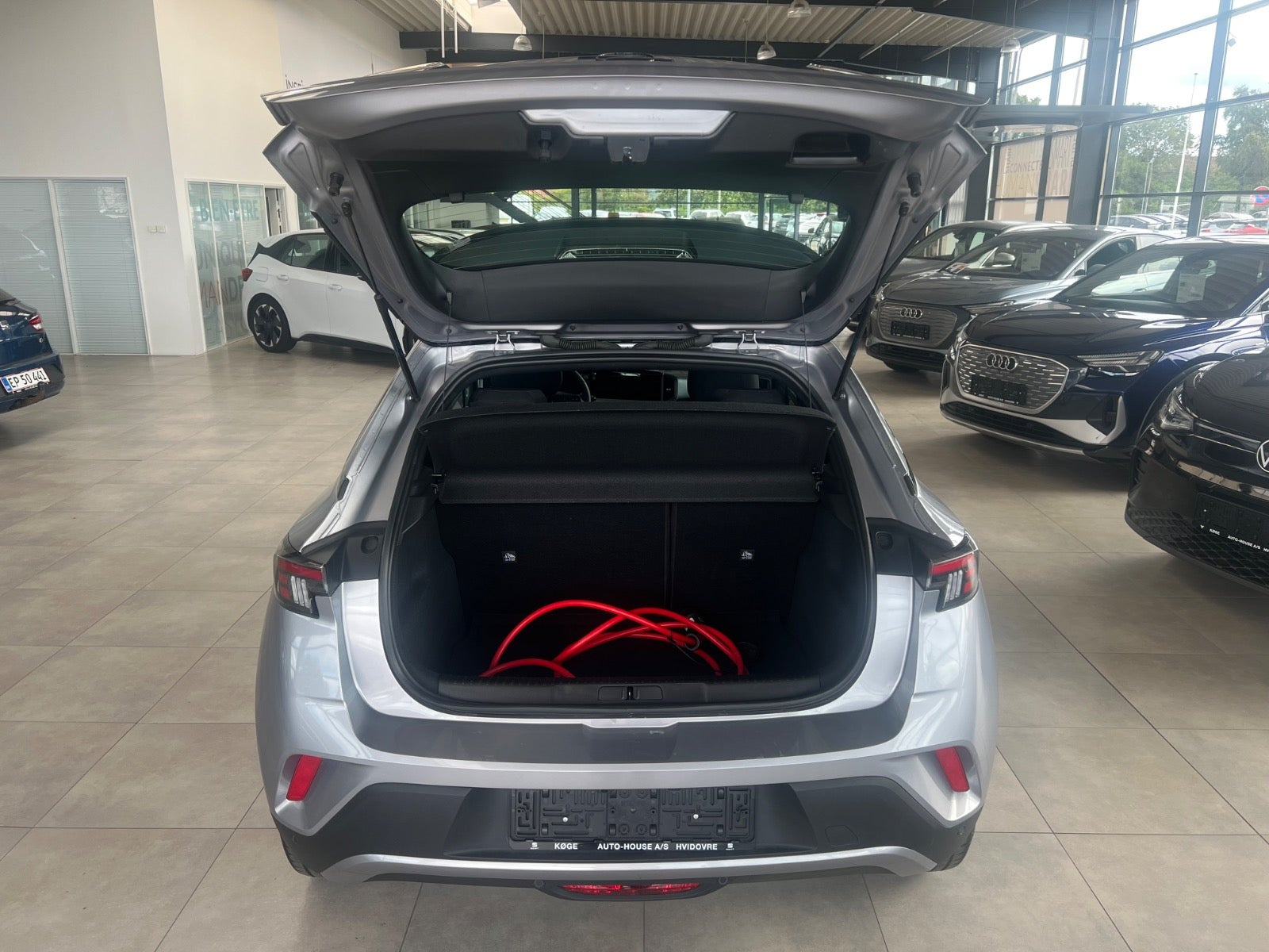 Sølv Opel Mokka-e fra 2025