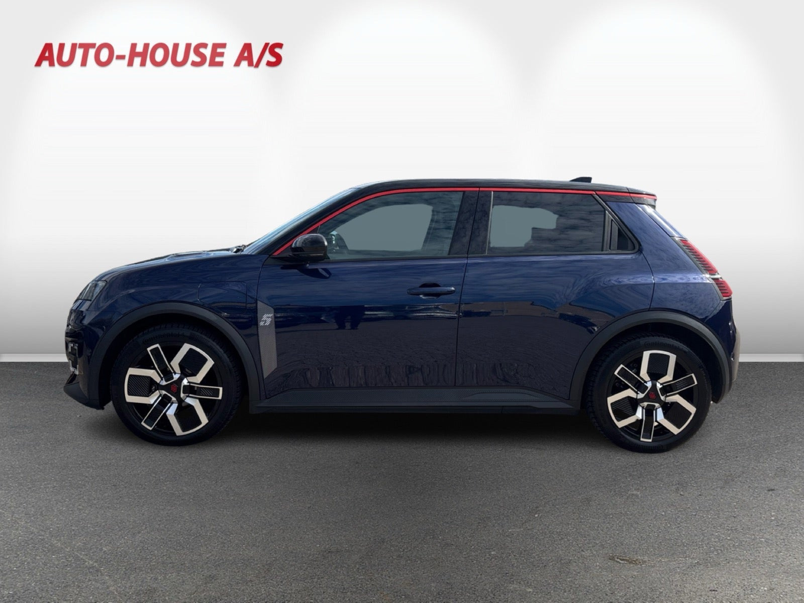 Blå Renault 5 E-Tech fra 2025