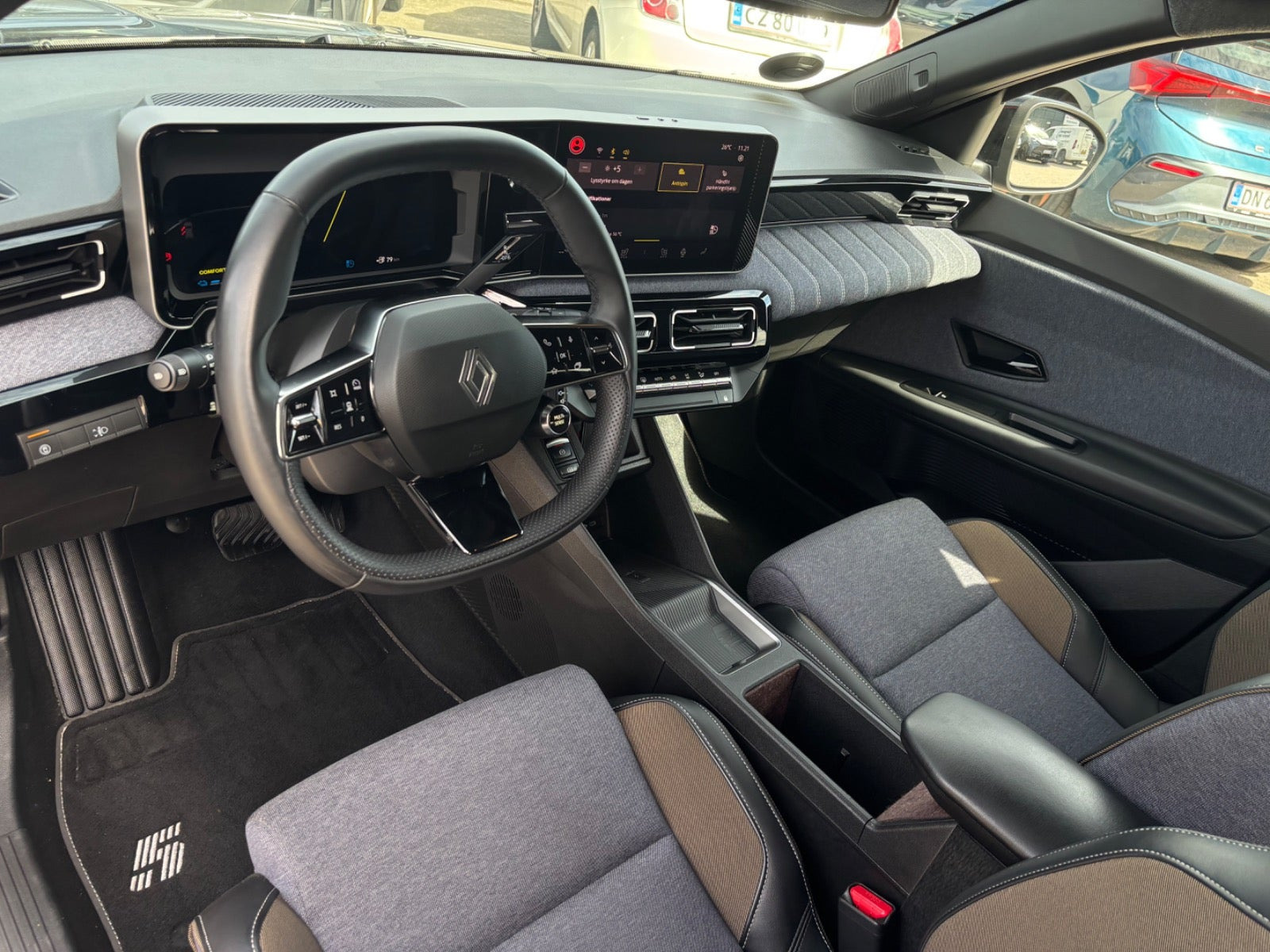 Blå Renault 5 E-Tech fra 2025