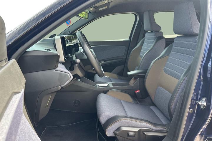 Blå Renault 5 E-Tech fra 2025