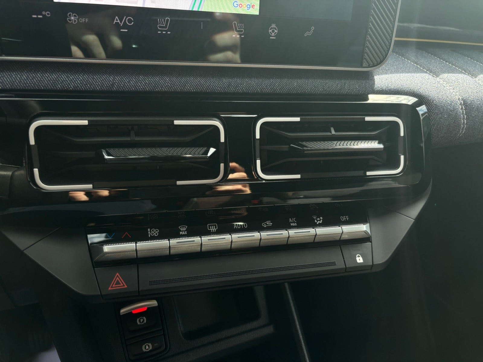 Blå Renault 5 E-Tech fra 2025