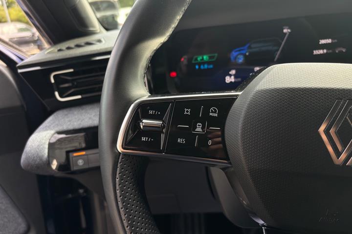 Blå Renault 5 E-Tech fra 2025