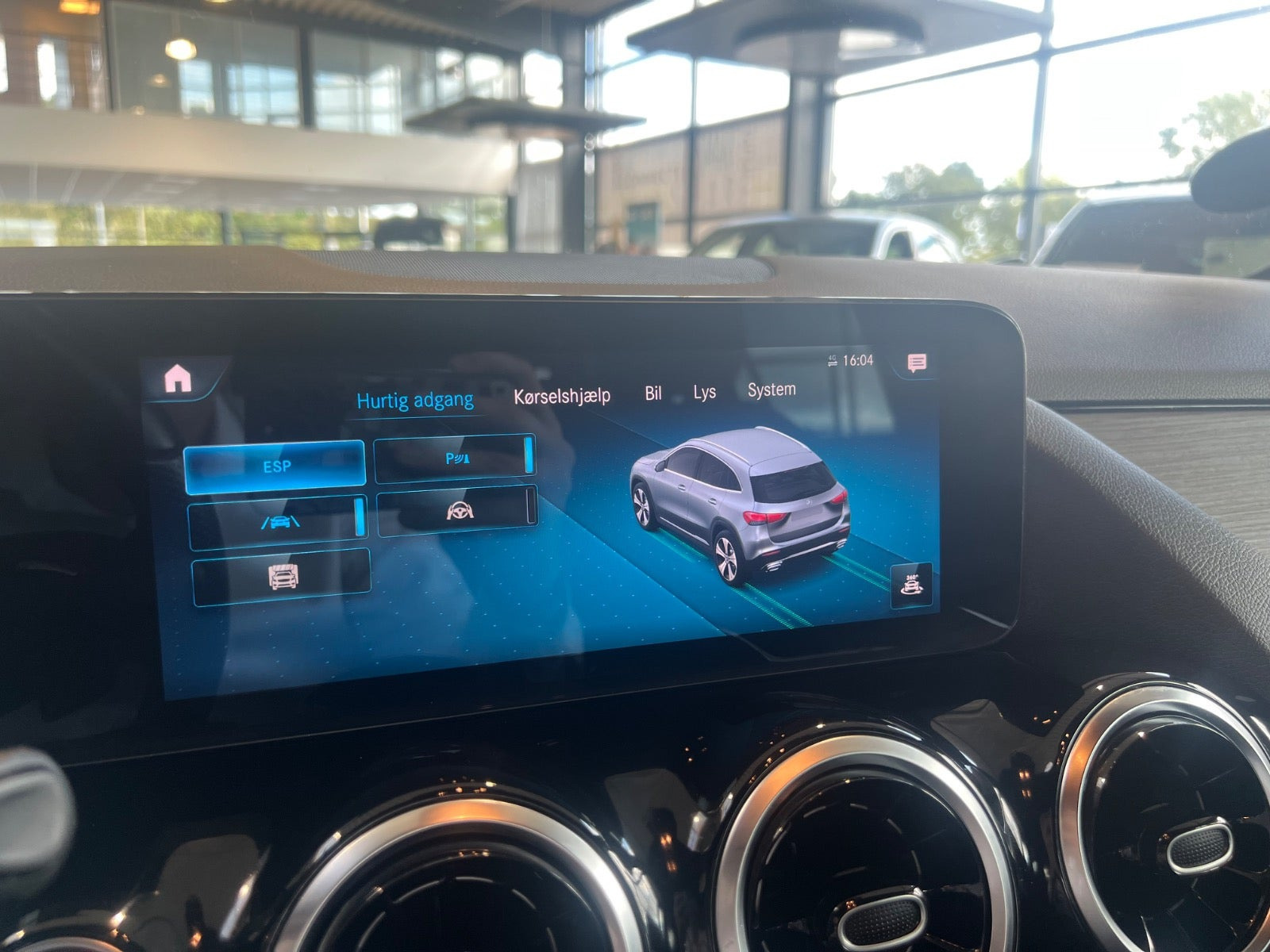 Hvid Mercedes GLA250 e fra 2021