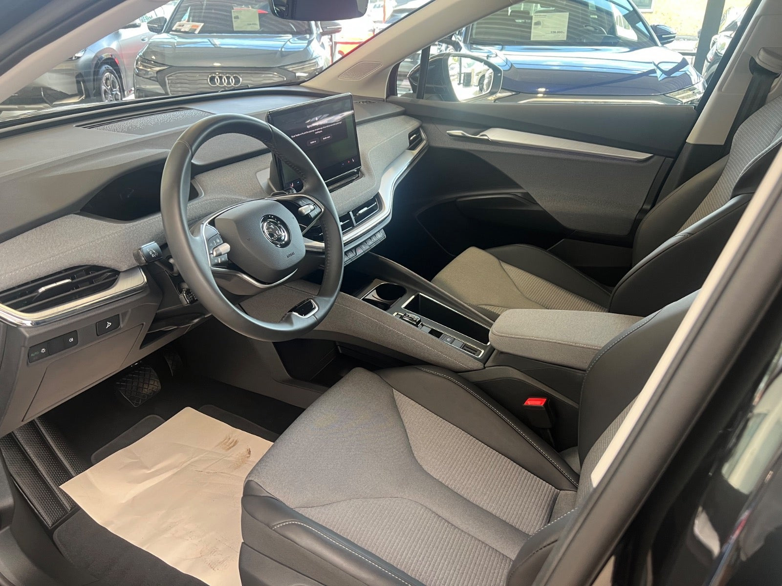 Sort Skoda Enyaq fra 2025