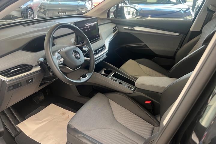 Sort Skoda Enyaq fra 2025