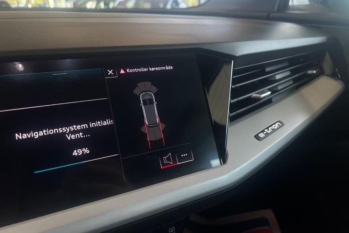 Grå Audi Q4 e-tron fra 2023