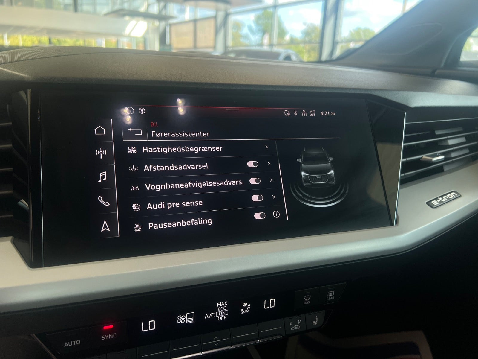 Grå Audi Q4 e-tron fra 2023