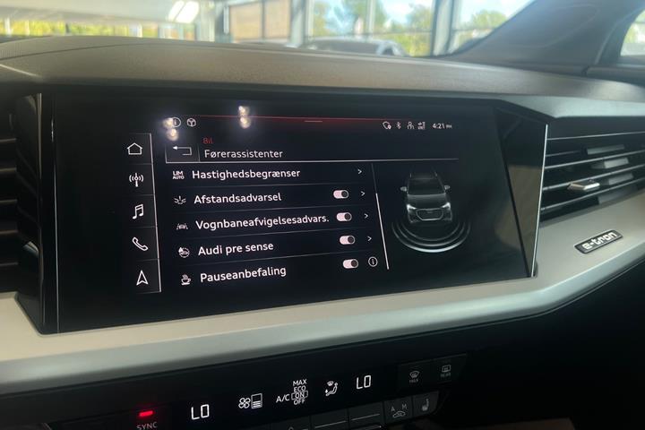 Grå Audi Q4 e-tron fra 2023
