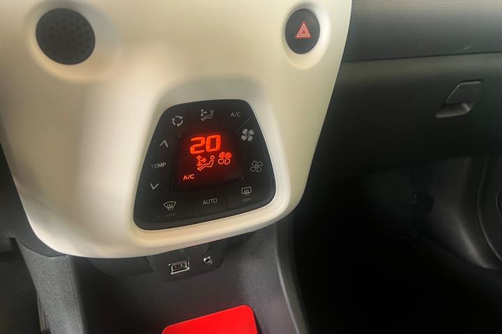 Grøn Citroën C1 fra 2019