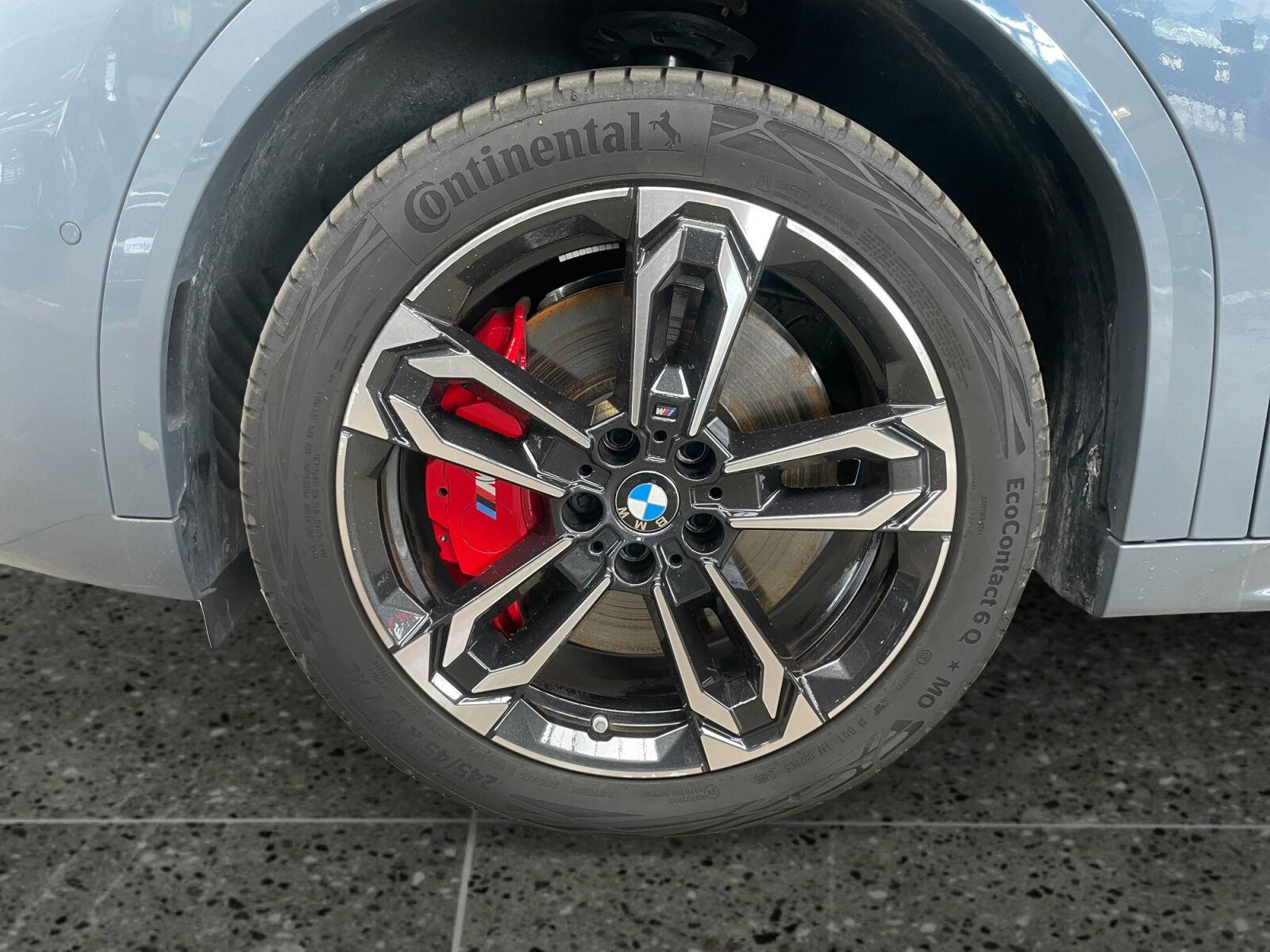 Grå BMW iX2 fra 2025