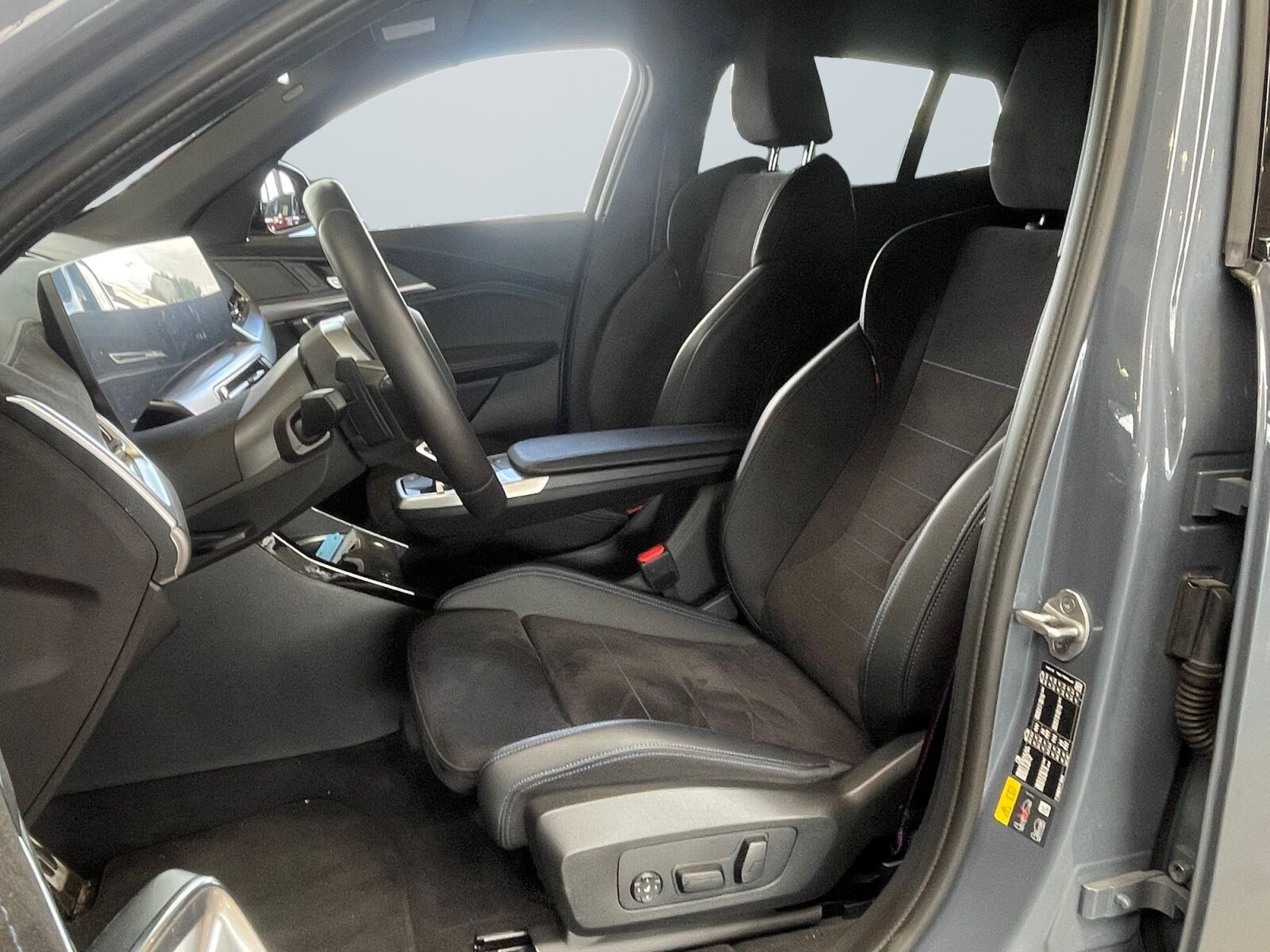 Grå BMW iX2 fra 2025