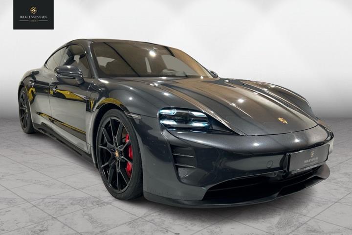 Grå Porsche Taycan fra 2023
