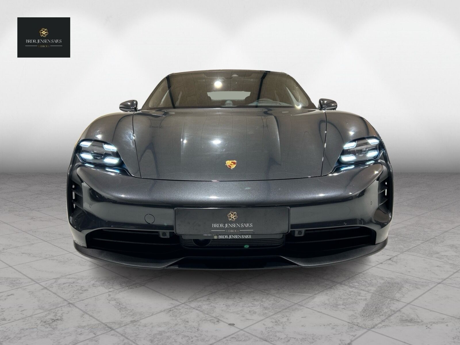Grå Porsche Taycan fra 2023
