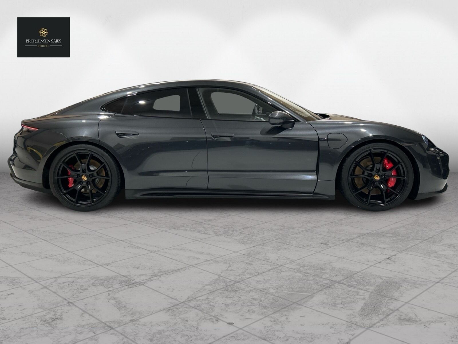 Grå Porsche Taycan fra 2023