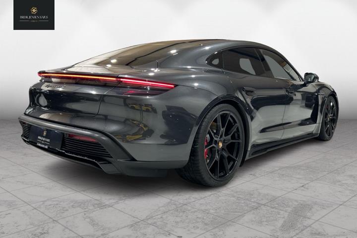 Grå Porsche Taycan fra 2023