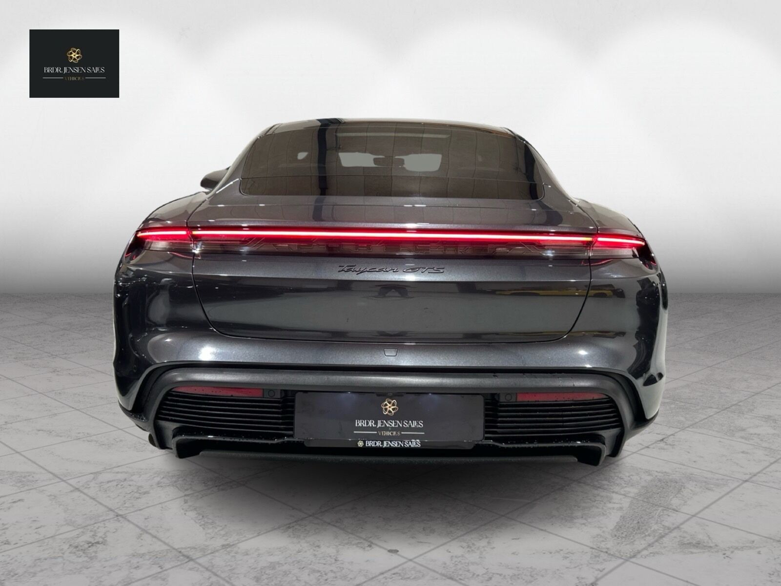 Grå Porsche Taycan fra 2023