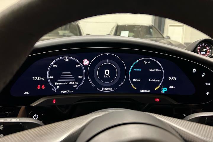 Grå Porsche Taycan fra 2023