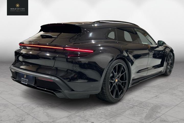 Sort Porsche Taycan fra 2022