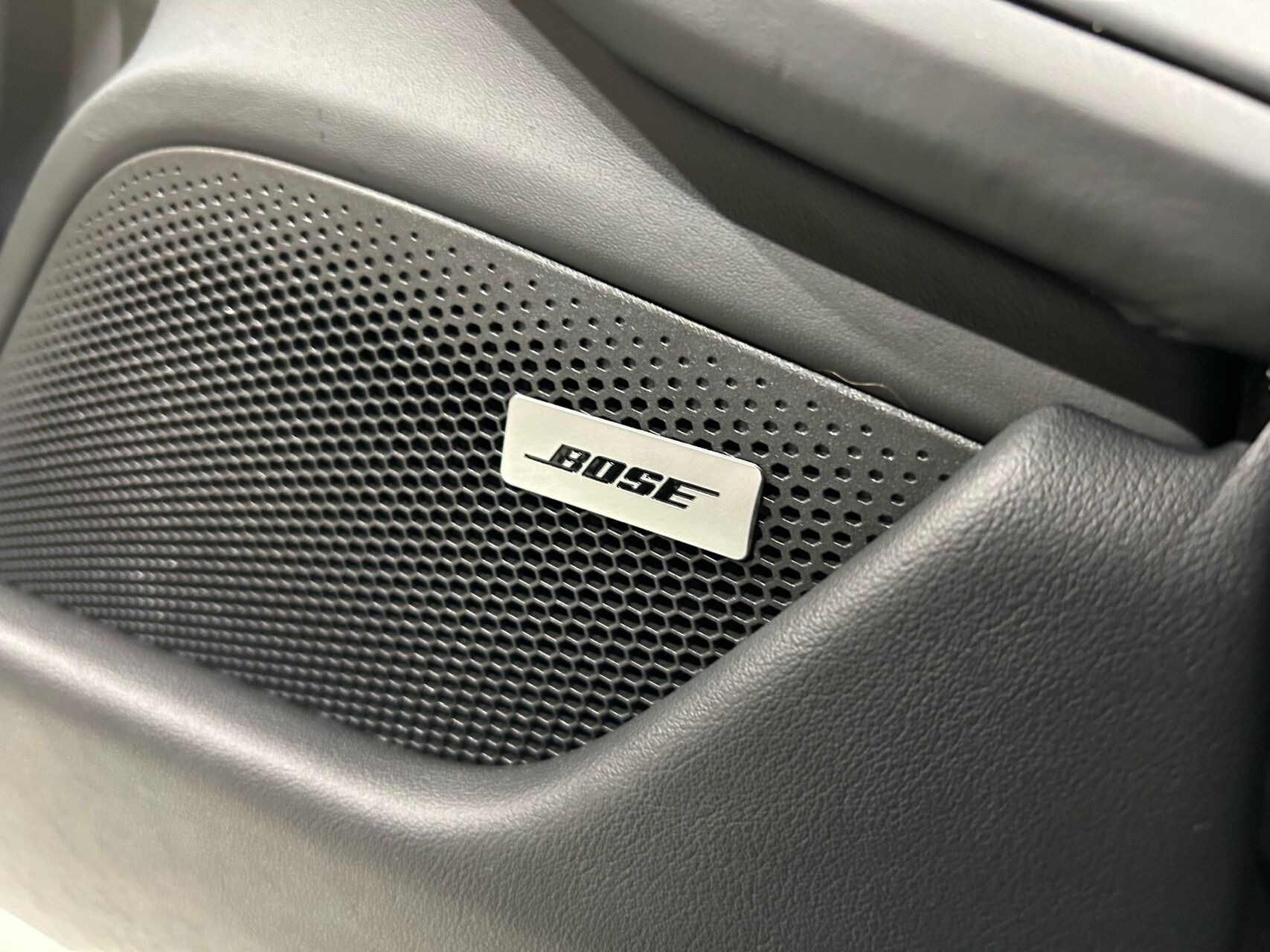 Sort Porsche Taycan fra 2022