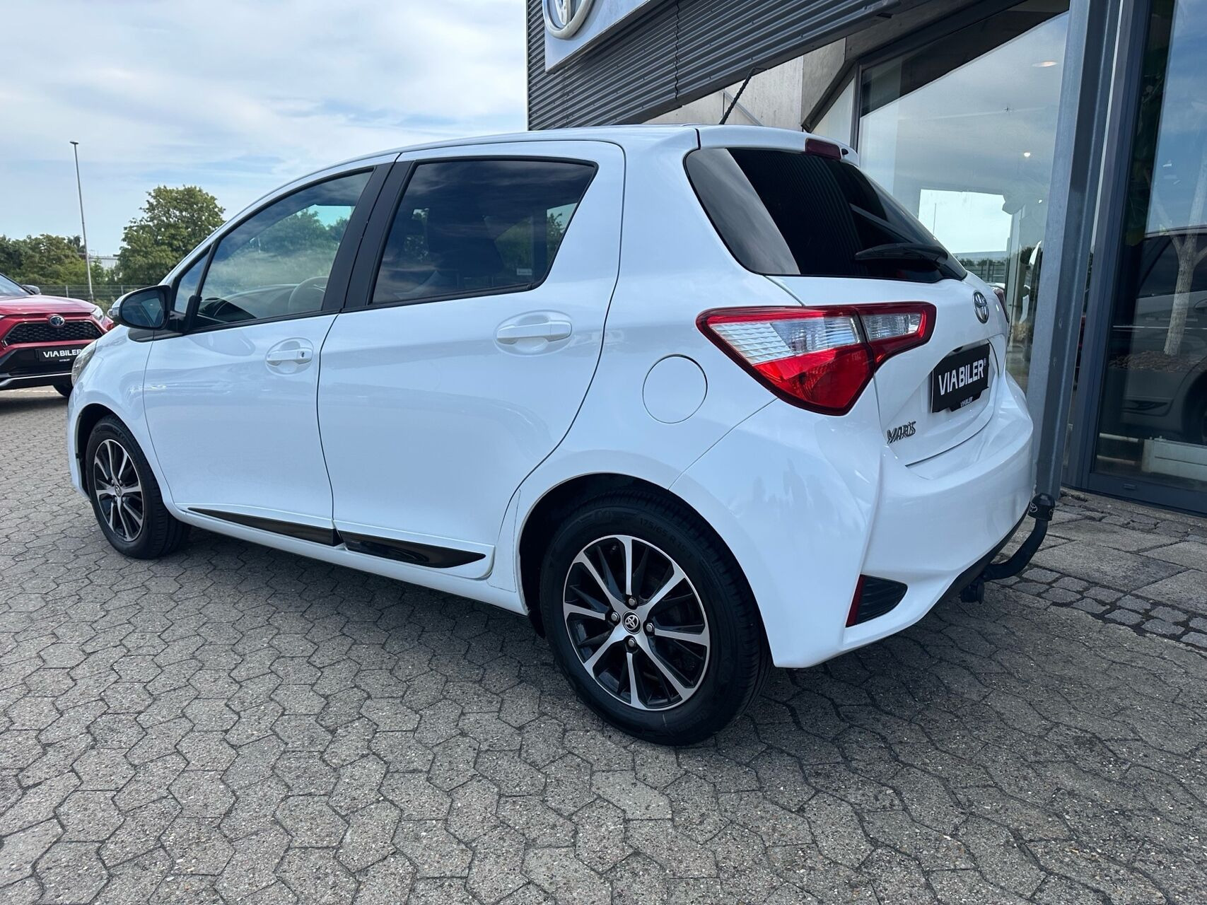Hvid Toyota Yaris fra 2019
