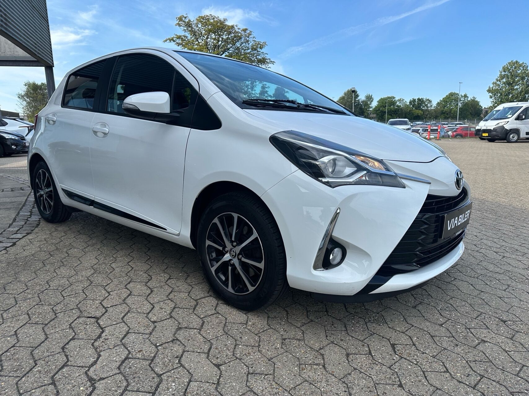 Hvid Toyota Yaris fra 2019