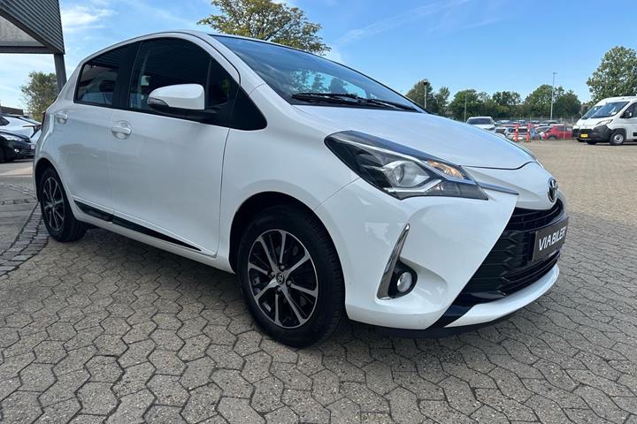 Hvid Toyota Yaris fra 2019