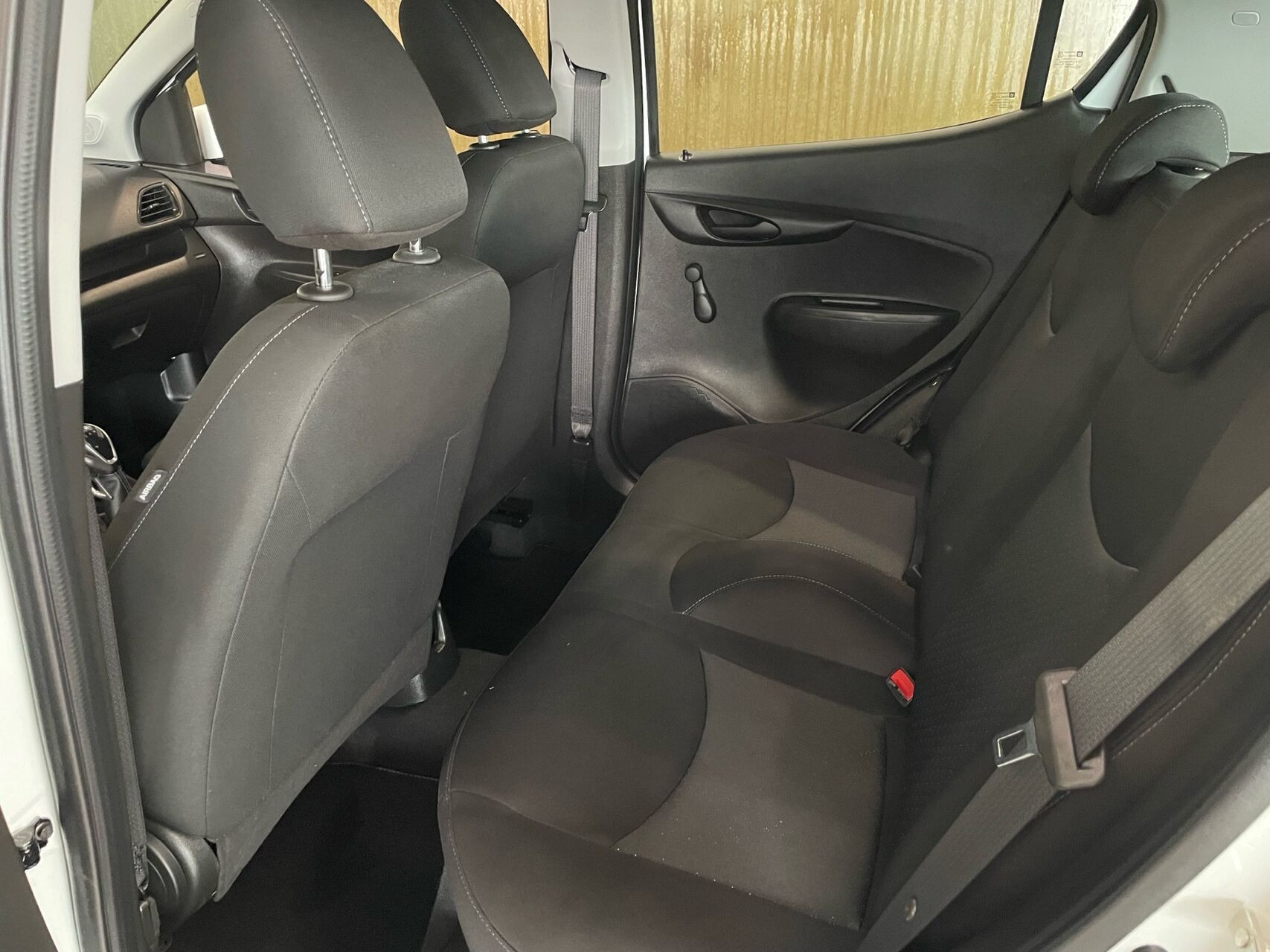 Hvid Opel Karl fra 2018