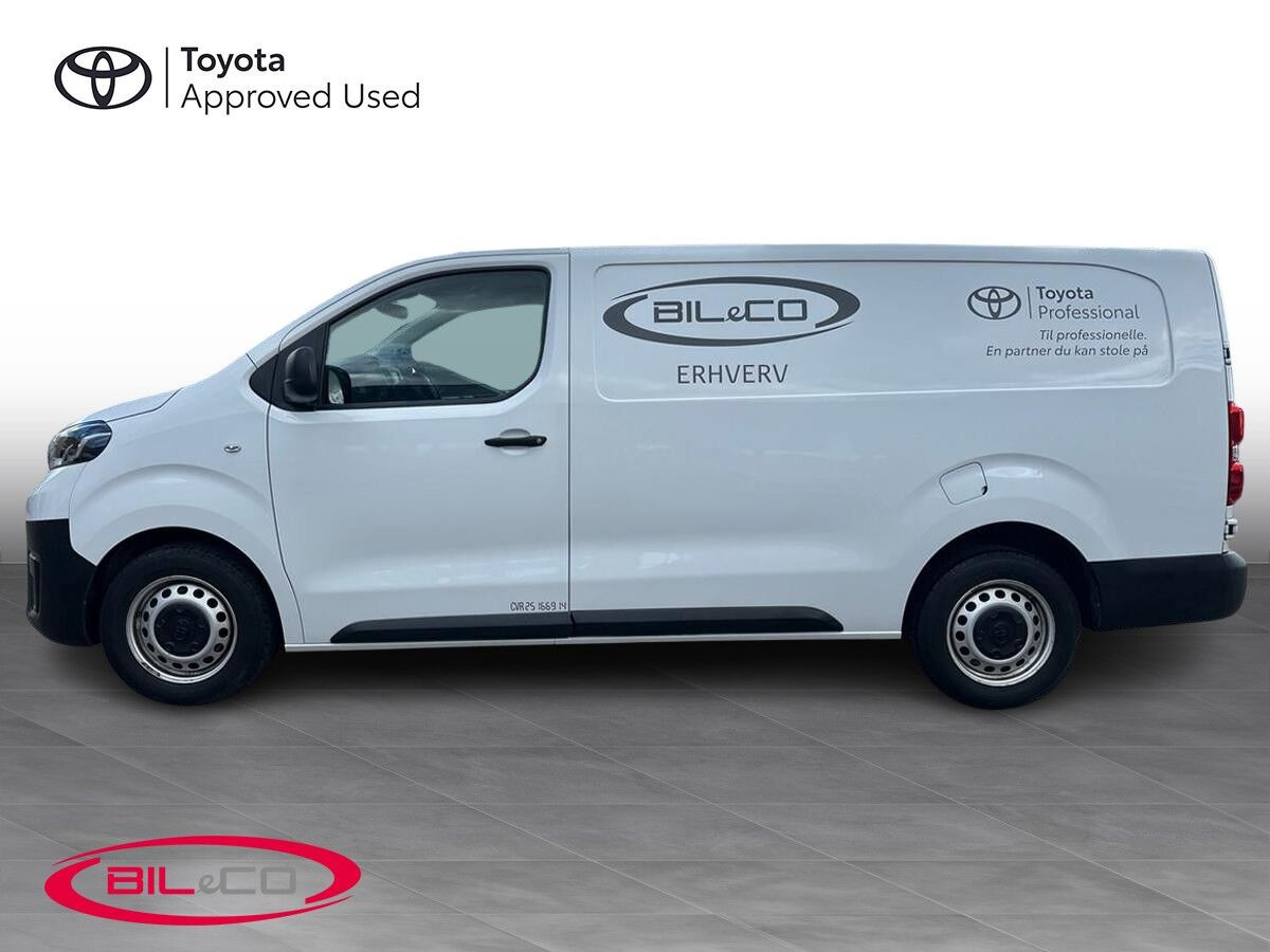 Hvid Toyota ProAce fra 2023