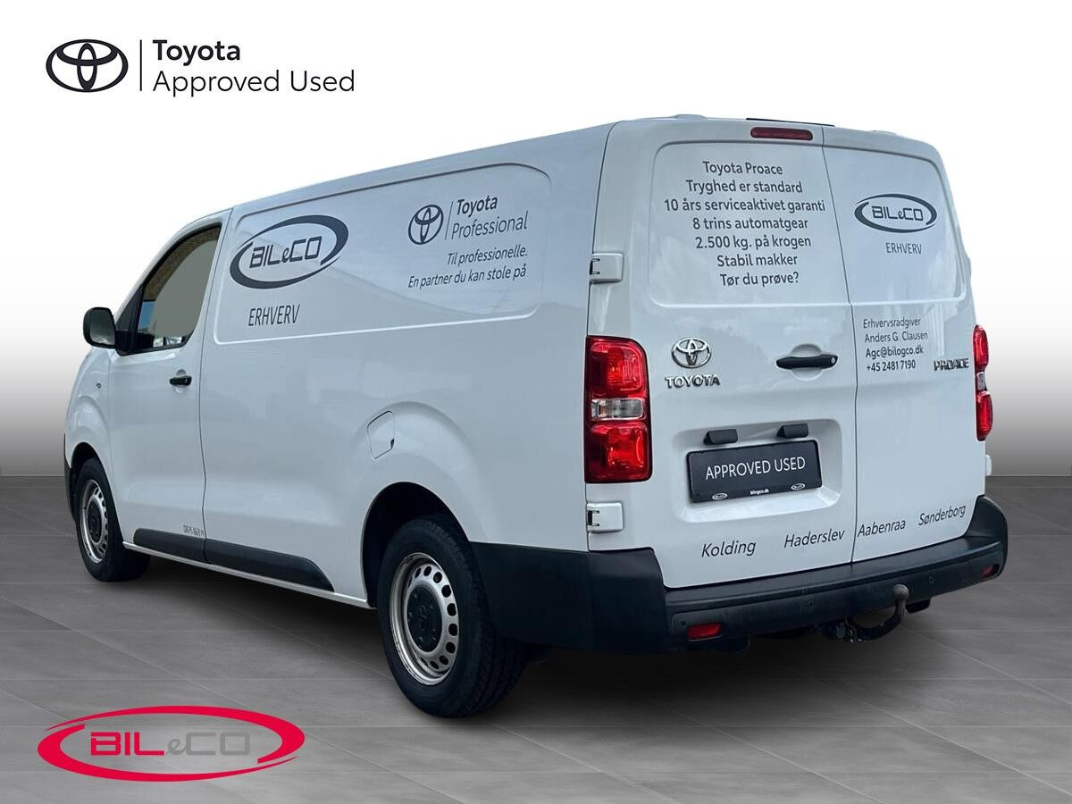 Hvid Toyota ProAce fra 2023