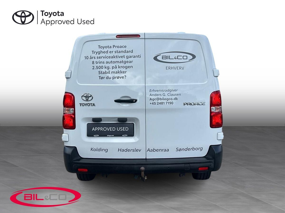 Hvid Toyota ProAce fra 2023