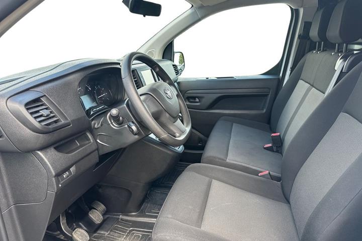 Hvid Toyota ProAce fra 2023