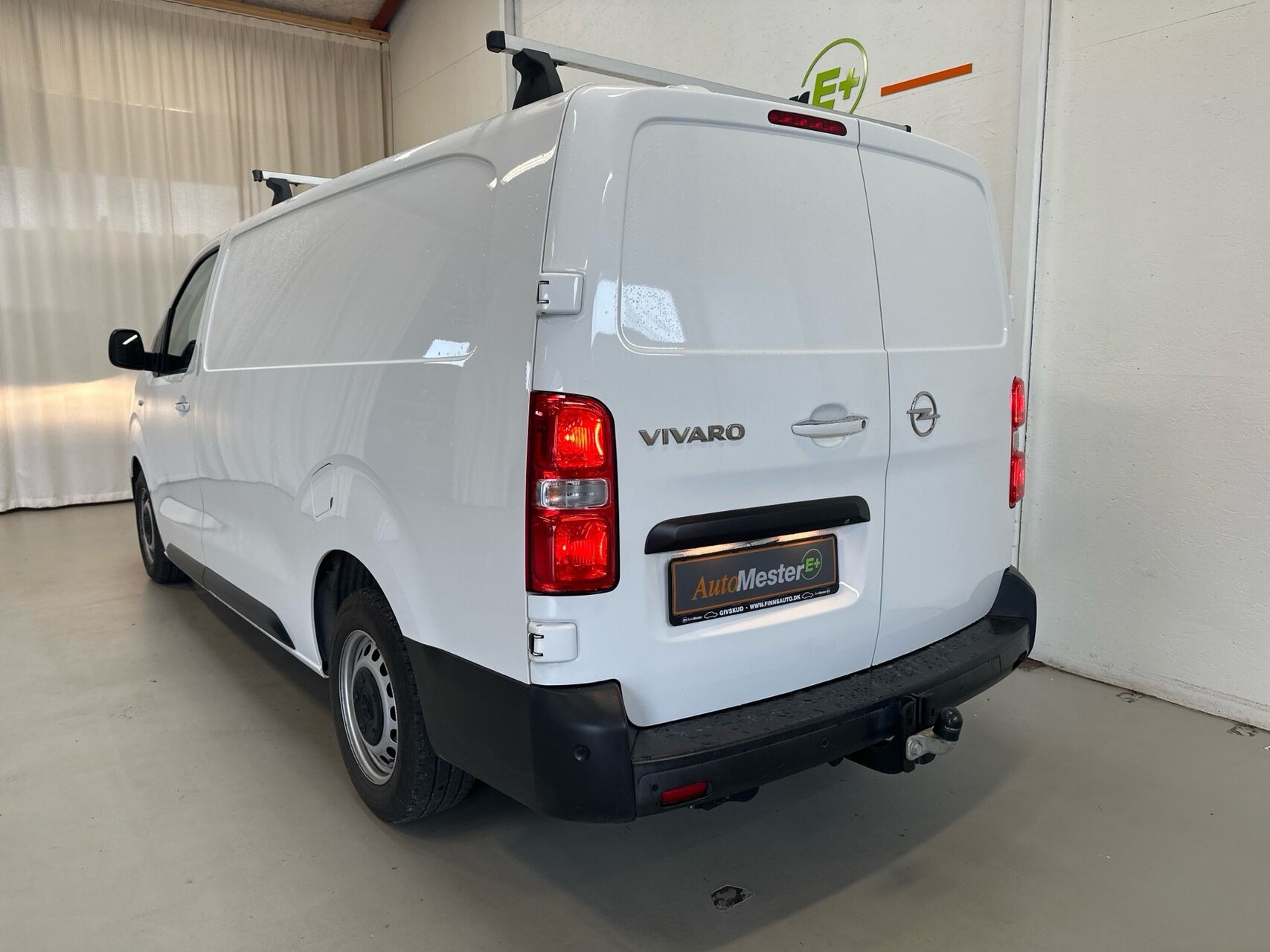 Hvid Opel Vivaro fra 2022