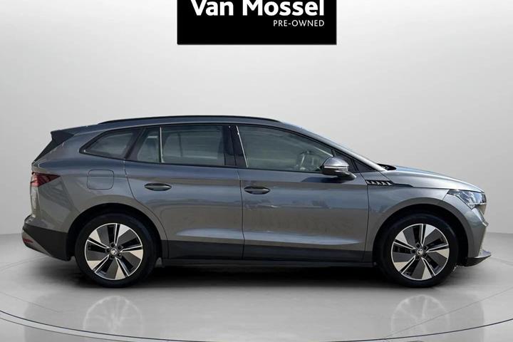 Grå Skoda Enyaq fra 2023