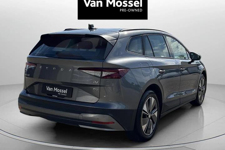 Grå Skoda Enyaq fra 2023