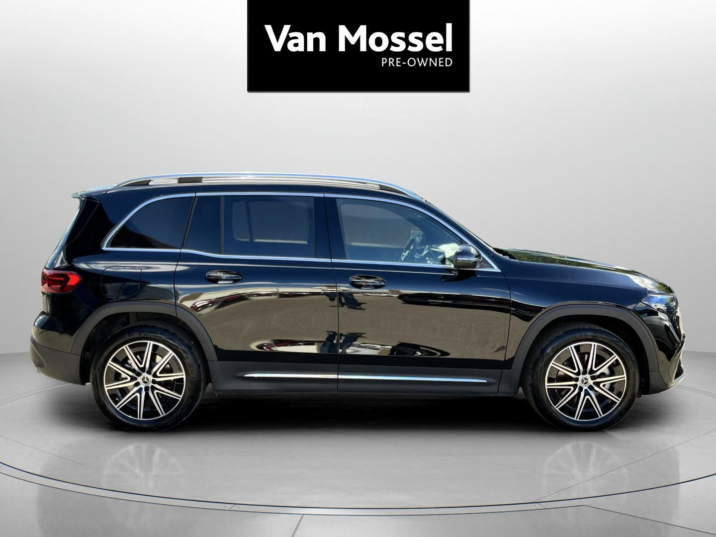 Sort Mercedes EQB 250+ fra 2025
